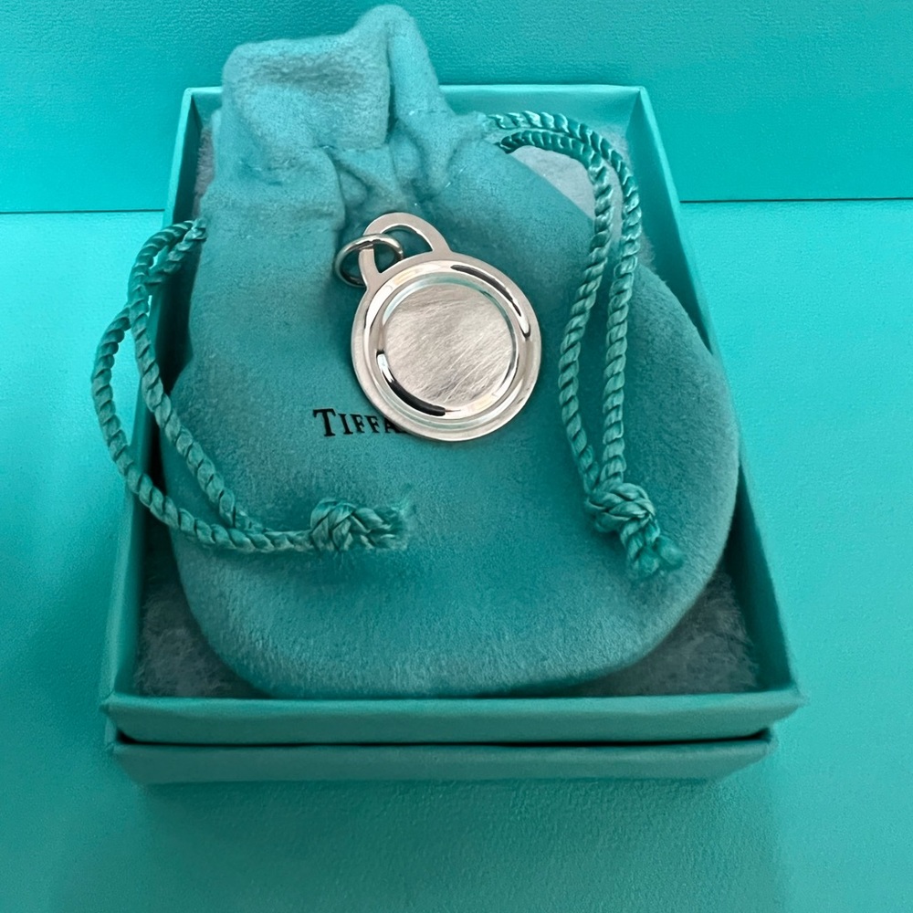 🌸🌸 Authentic Tiffany & Co. Paloma Picasso Sterling Silver Round Tag Charm